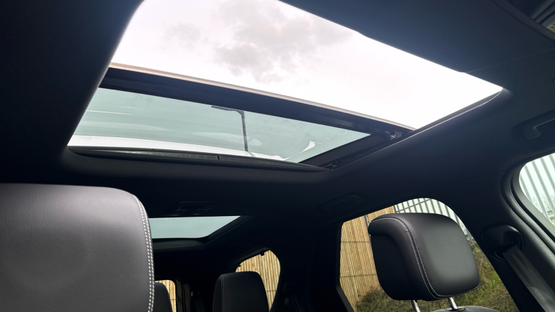 Land Rover Discovery 3.0 D300 Dynamic SE 5dr Auto Diesel Station Wagon